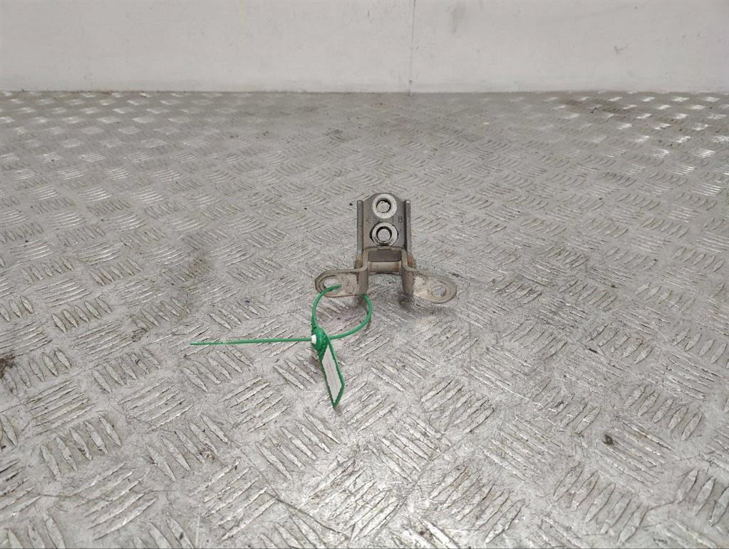 Петля двери