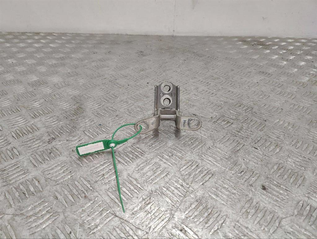 Петля двери