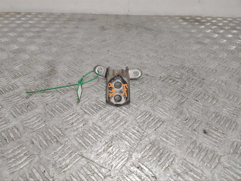 Петля двери