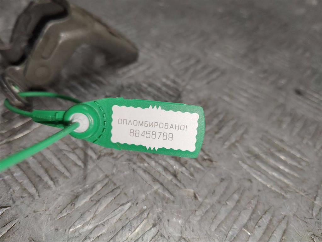 Петля двери