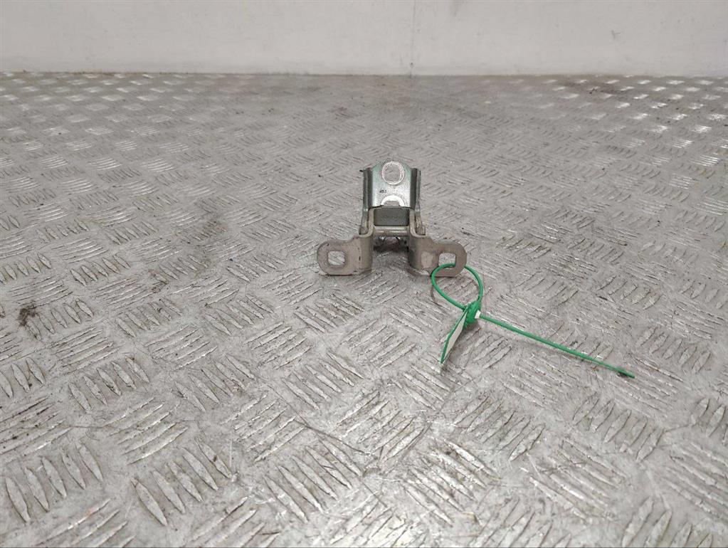 Петля двери