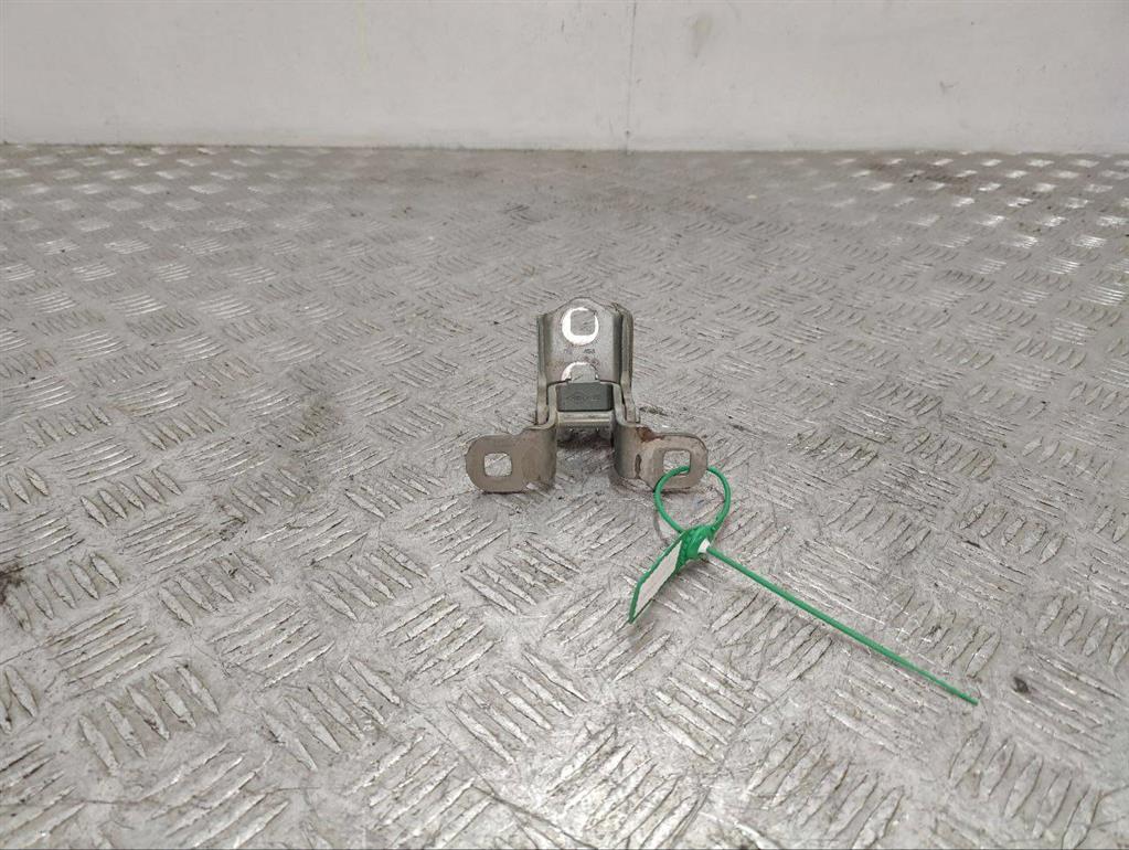 Петля двери