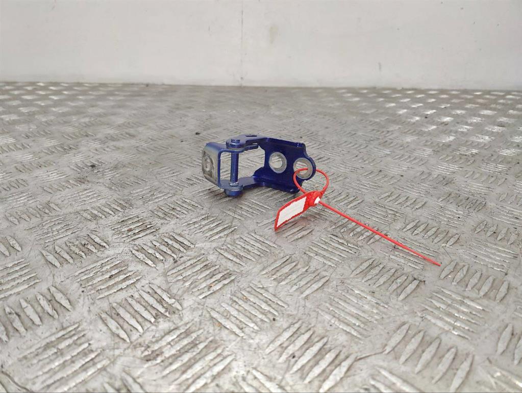 Петля двери