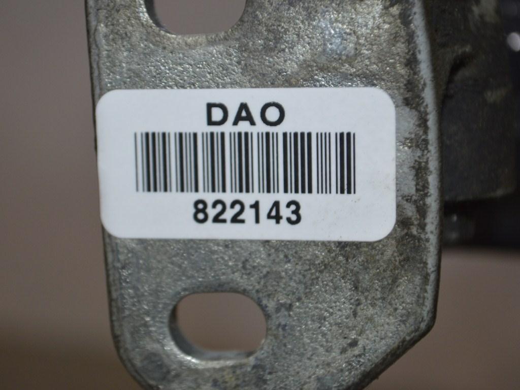 Петля двери