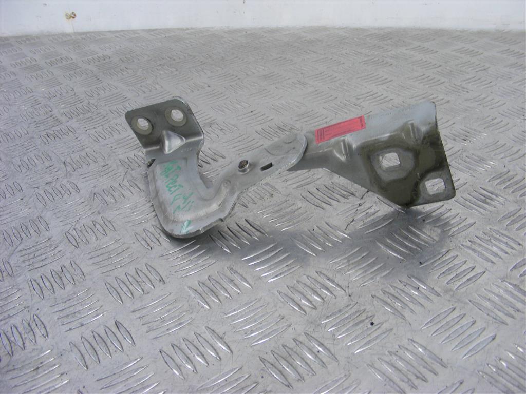 Петля капота левая