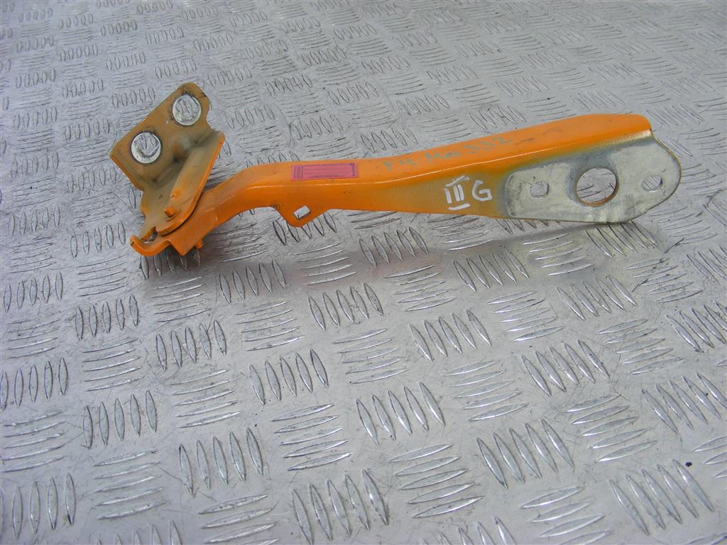 Петля капота левая