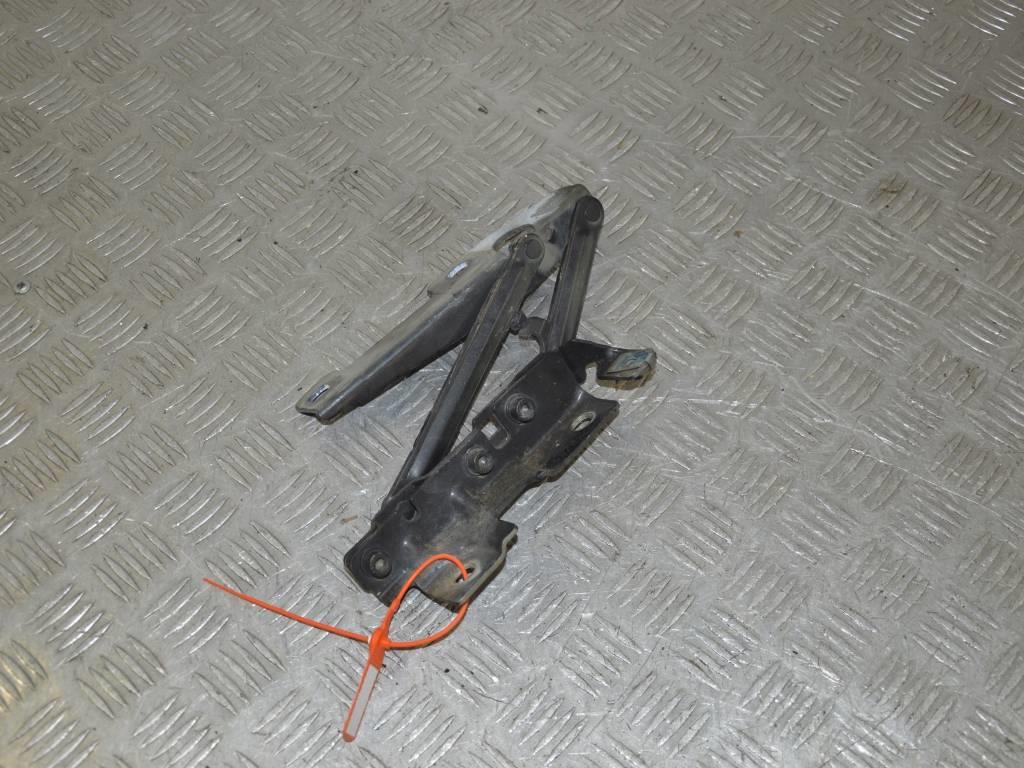 Петля капота левая