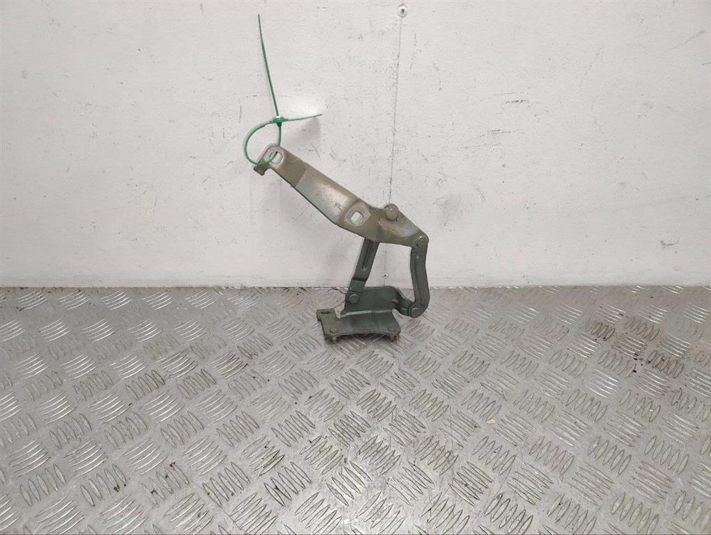 Петля капота левая