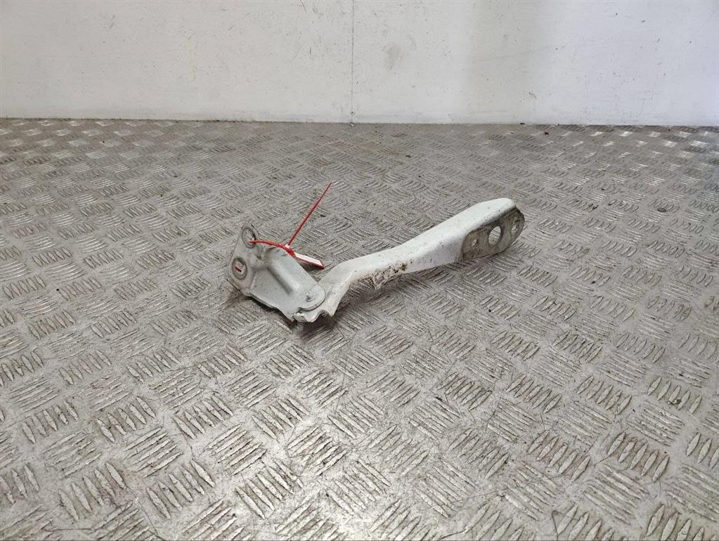 Петля капота левая