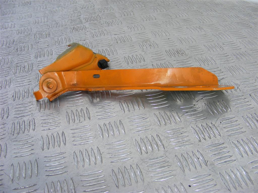 Петля капота правая