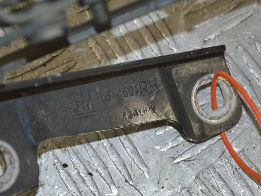 Петля капота правая