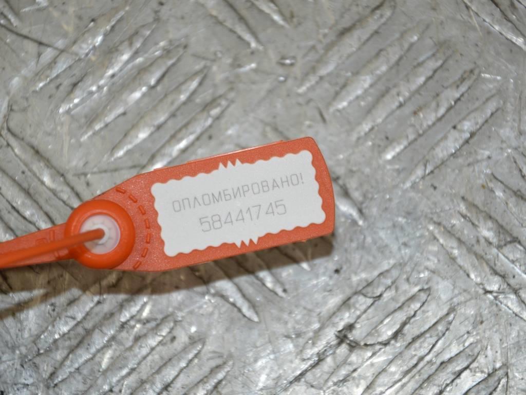 Петля капота правая