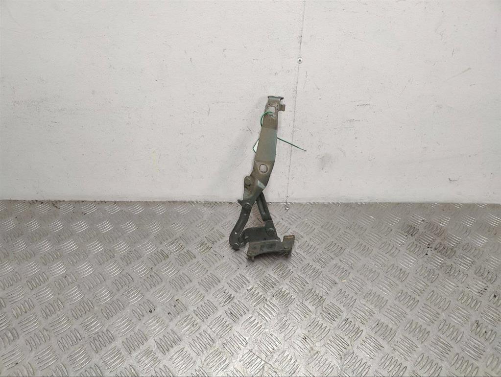 Петля капота правая