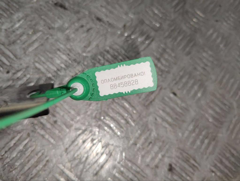 Петля капота правая