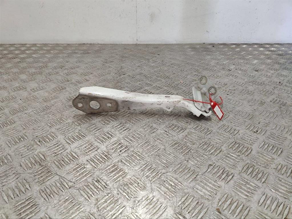 Петля капота правая