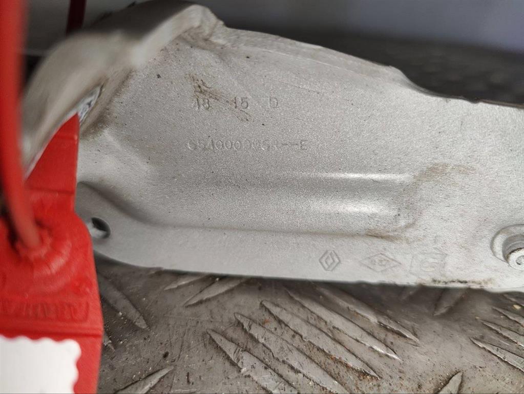 Петля капота правая