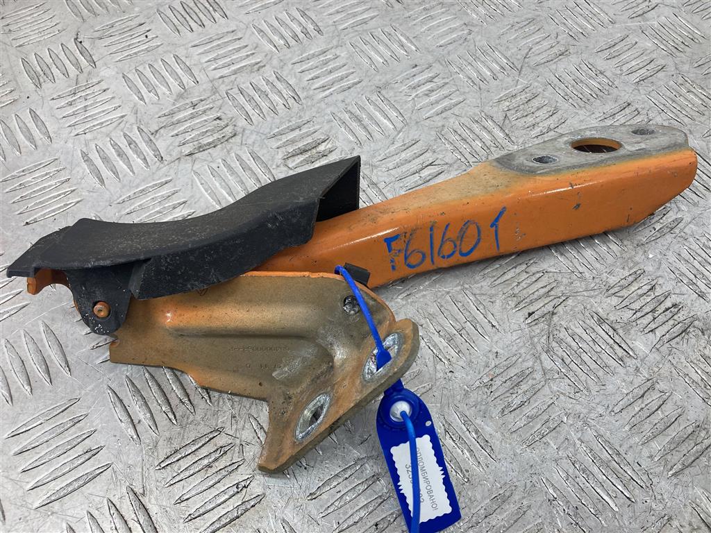 Петля капота правая