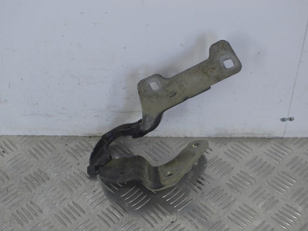 Петля капота