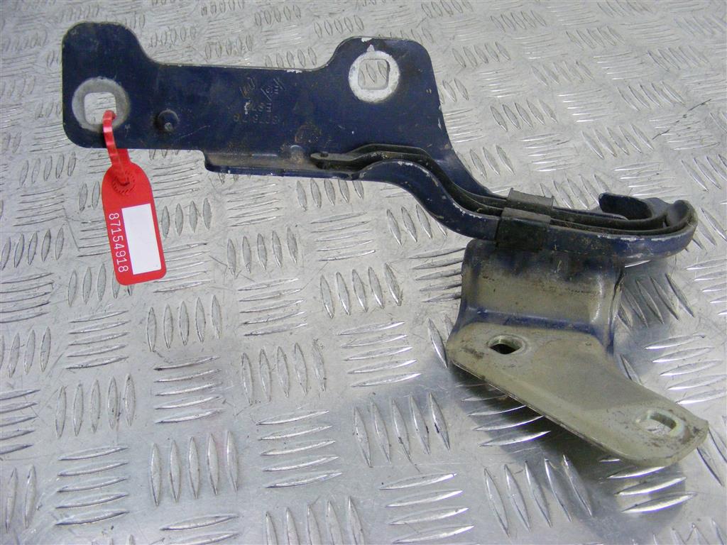 Петля капота