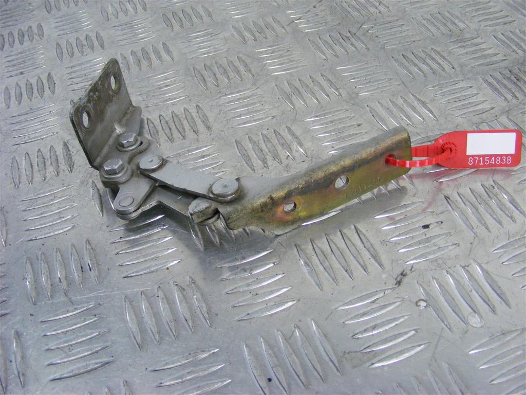 Петля капота