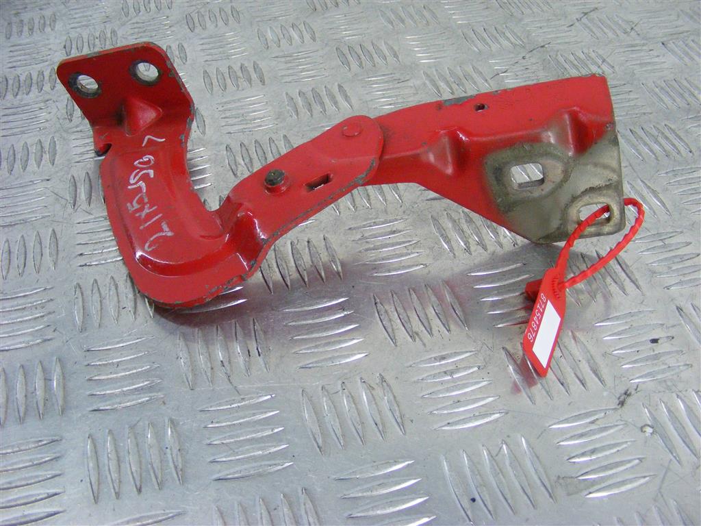 Петля капота