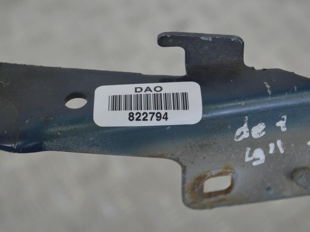 Петля капота