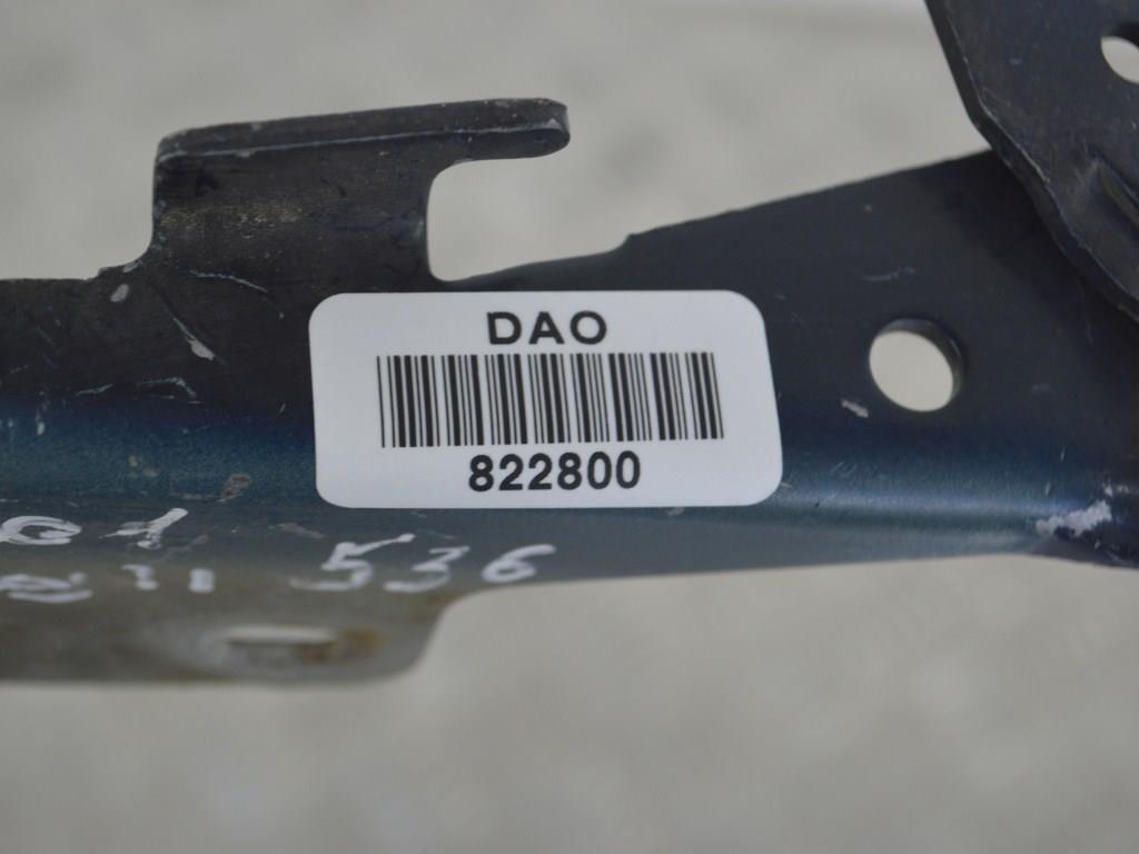 Петля капота