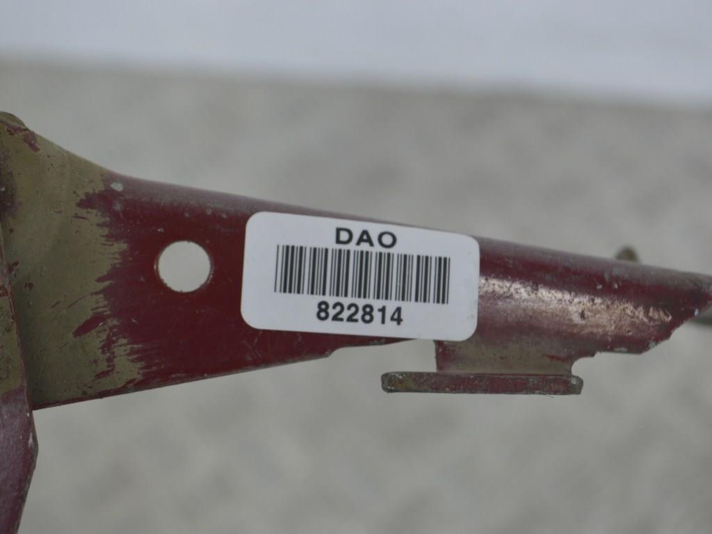 Петля капота