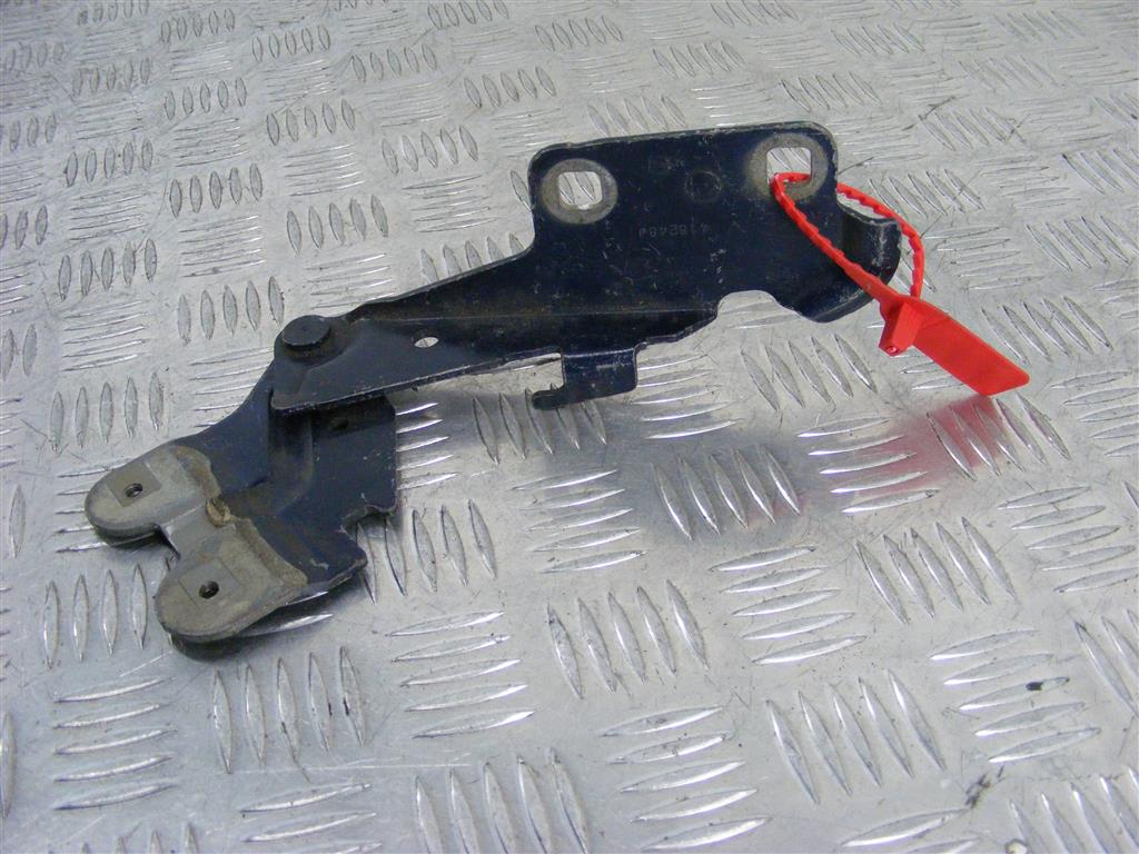 Петля капота