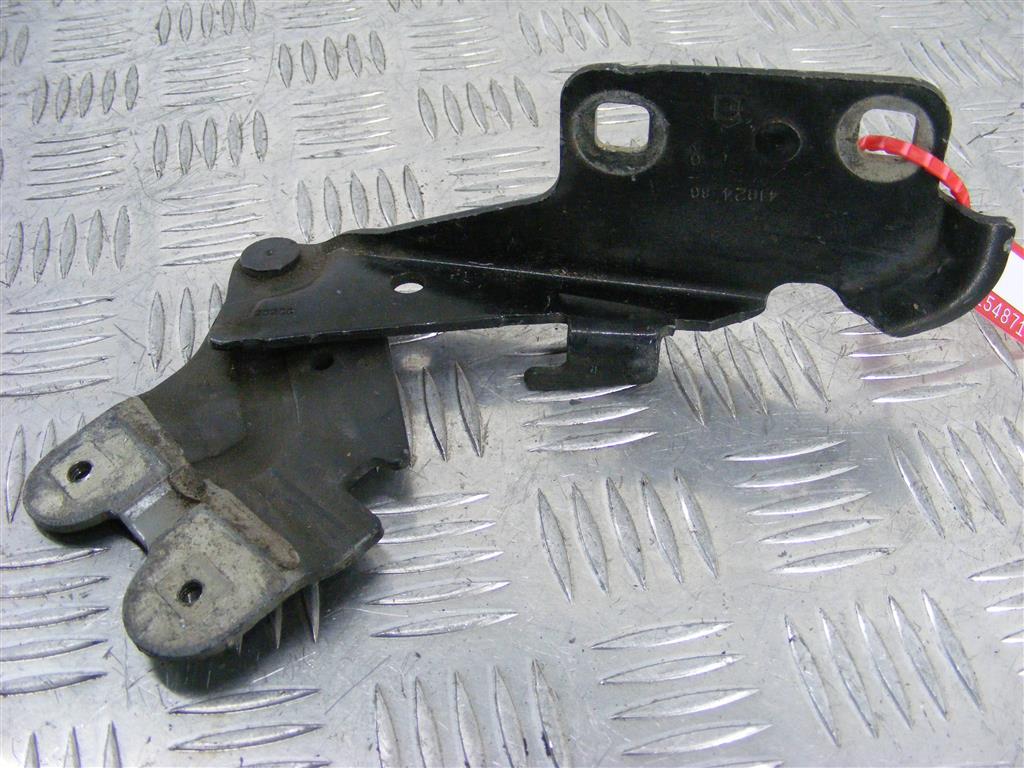 Петля капота