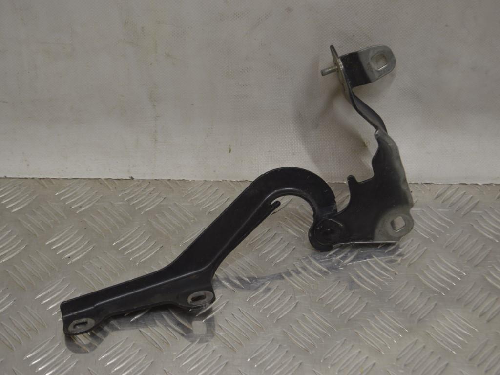 Петля капота