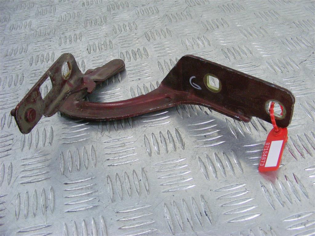 Петля капота