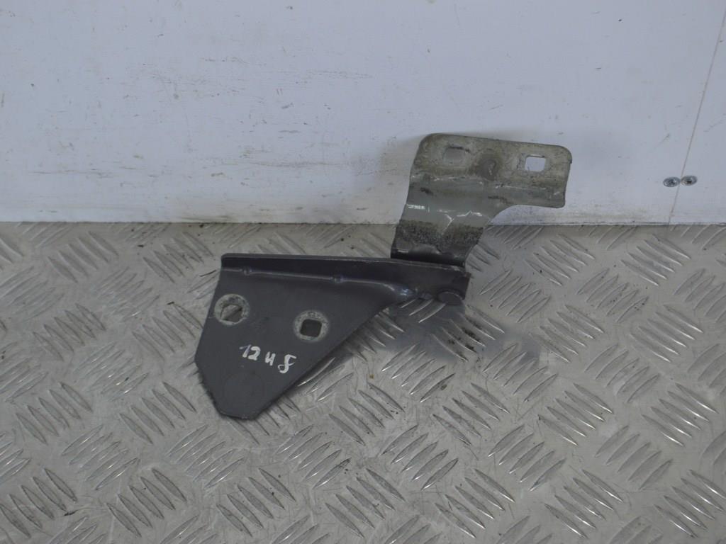 Петля капота