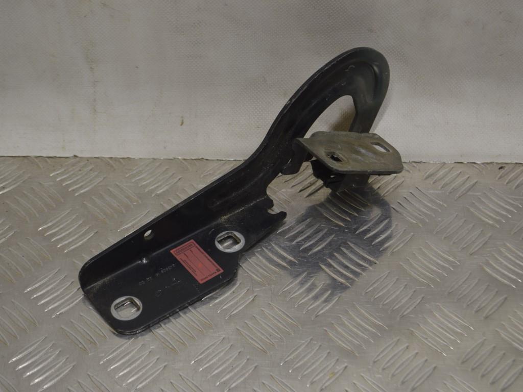 Петля капота