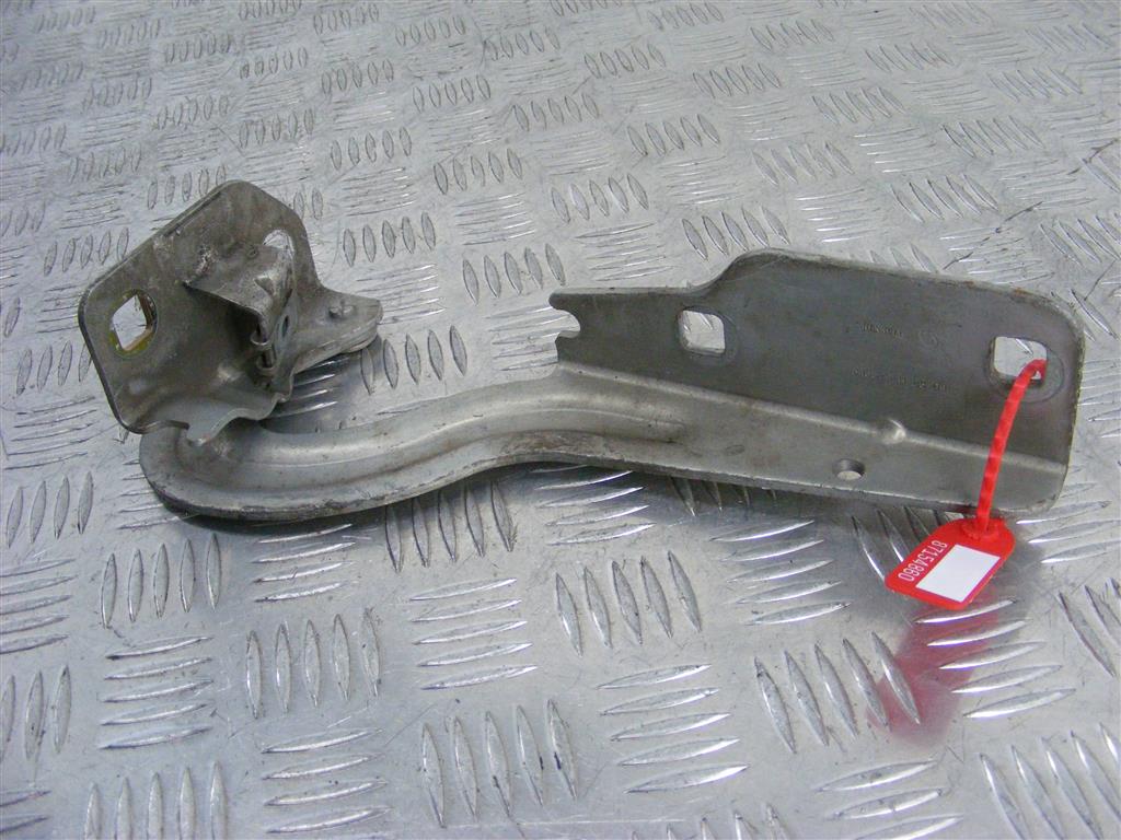 Петля капота