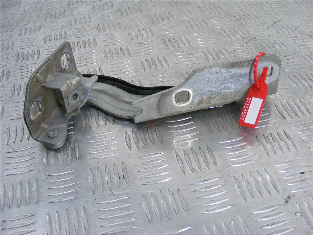 Петля капота