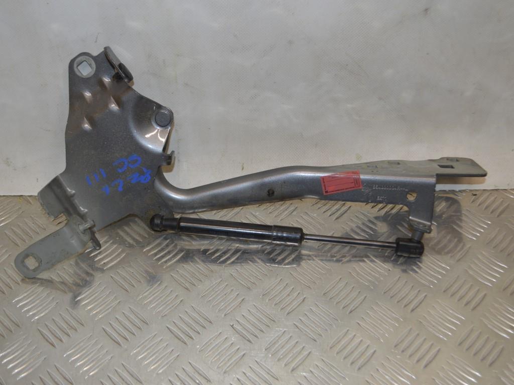 Петля капота