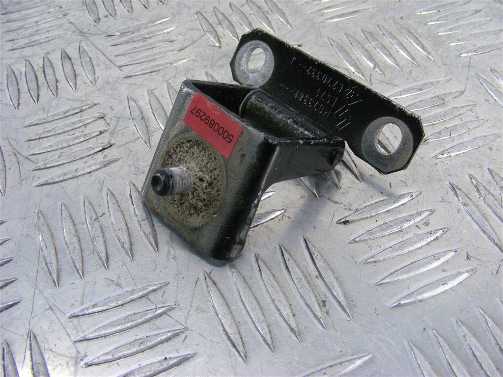 Петля крышки багажника