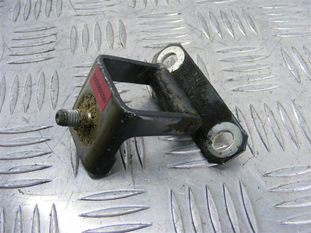 Петля крышки багажника