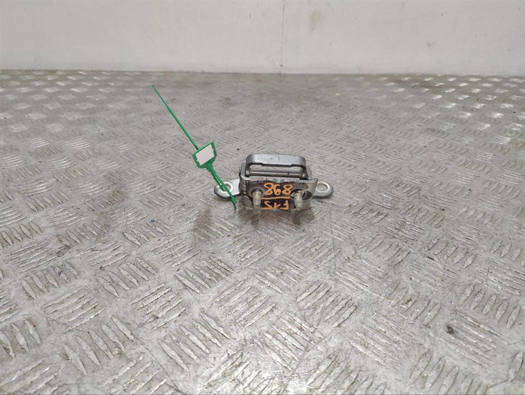 Петля крышки багажника