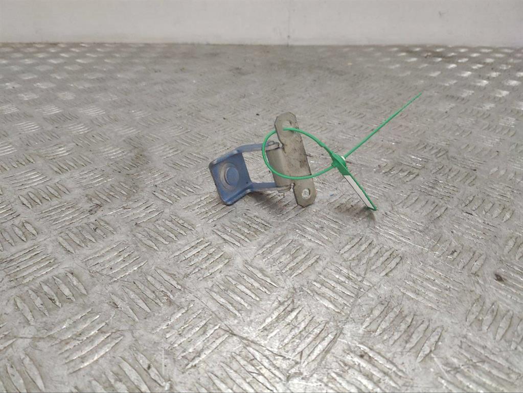 Петля крышки багажника