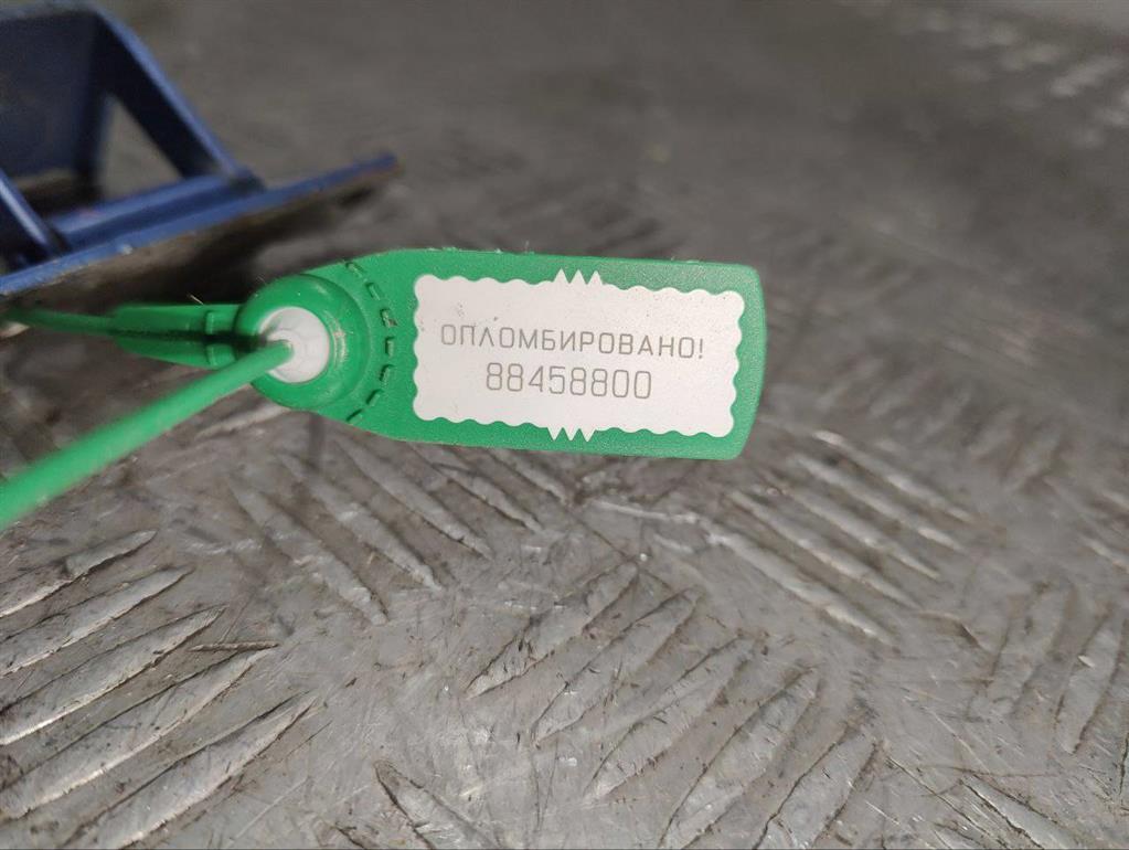 Петля крышки багажника