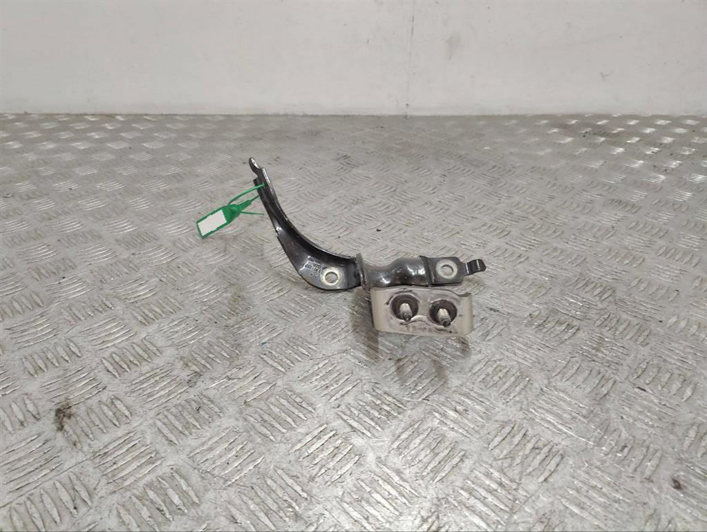 Петля крышки багажника