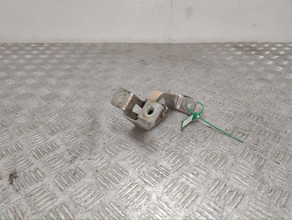 Петля крышки багажника