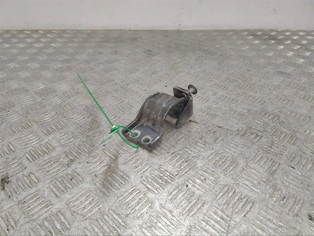 Петля крышки багажника