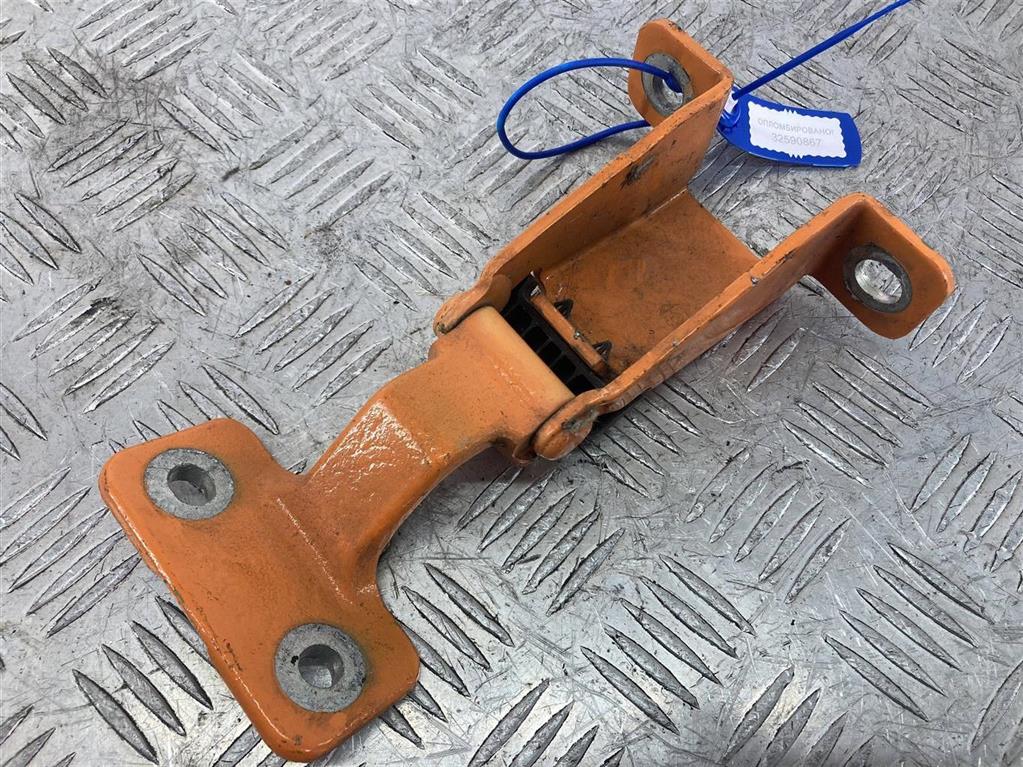 Петля крышки багажника