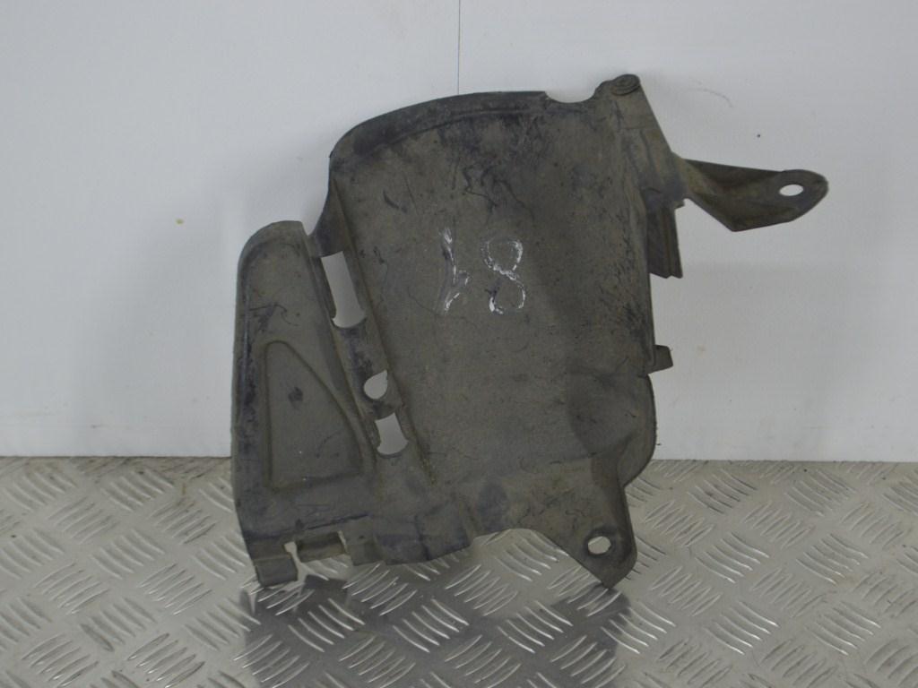 Пластик моторного отсека