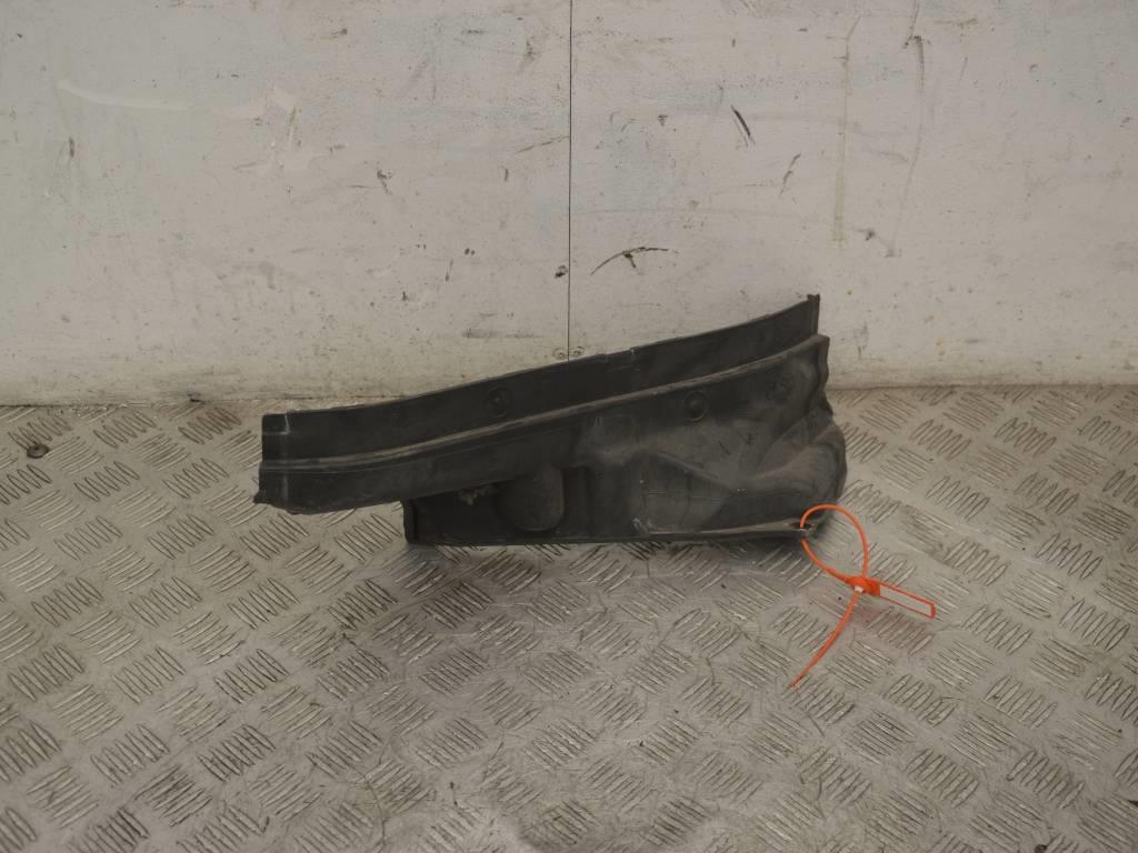 Пластик моторного отсека