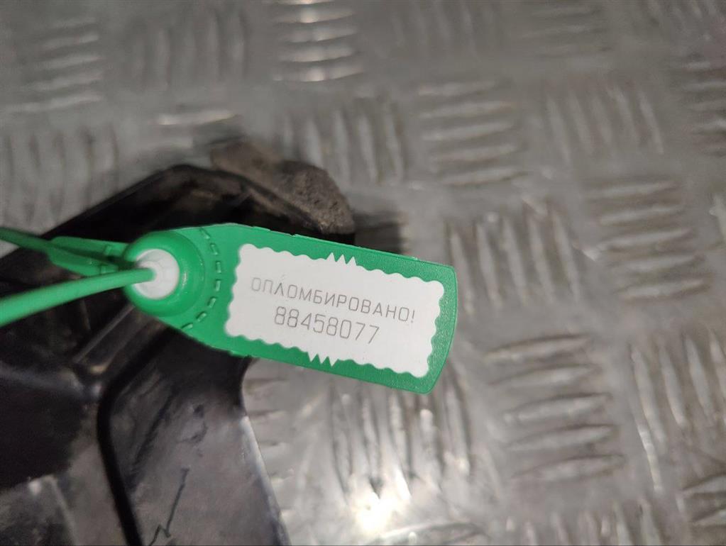 Пластик моторного отсека