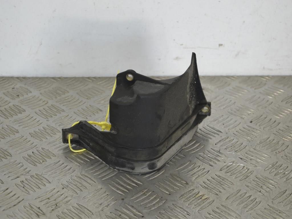 Пластик моторного отсека